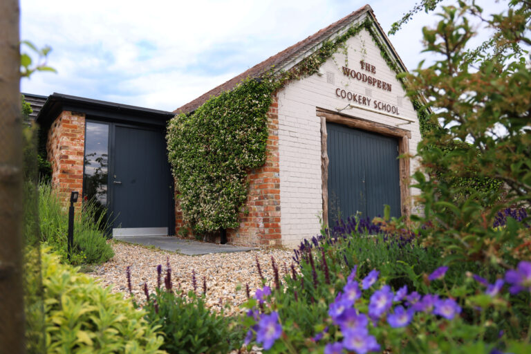 TWS COOKERY SCHOOL LR-12